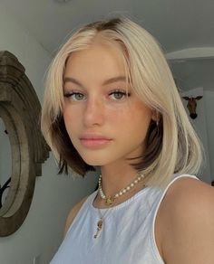 Fashionable Haircuts, Gemini Hair, Y2k Hairstyles, Dyed Blonde Hair, Kelly Osbourne, Cut Her Hair, Hair Bob, Long Bob Hairstyles, Hair Inspo Color