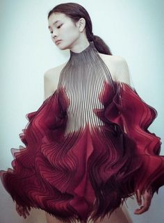 Fashion Design Inspiration, Sculptural Fashion, Iris Van Herpen, 2017 Fashion Trends, Fall 2018, Looks Style, Fashion 2017, Fashion Details, Costume Design