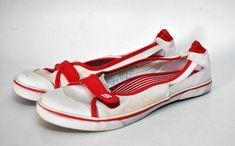 skechers summer beach flip flops slides size eu 38 uk 5 us 7 vintage summer flats red white shoes Ballerinas loafers slides mocassins ballet --------------------------------------------------------------------------------------------- Vintage original Skechers summer flats good used condition Summer essentials, Great looking Design with scratch clip and rubber part in front. see all the details and also under sole Brand : Skechers Model: Cali MADE IN China see images for details Sole is approx 1 Red Flat Summer Flip Flops, Red Flat Slides For The Beach, Red Cushioned Slides For The Beach, Red Flat Beach Slippers, Red Slip-on Slippers For Summer, Coachella Shoes, Black Slippers, Top Sneakers Women, Beach Flip Flops