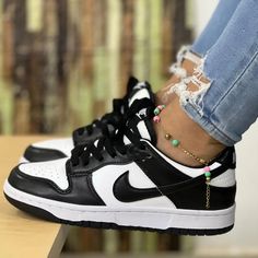 Girly Shoes Sneakers, Black Tennis Shoes, Beauty Goals, Girly Shoes, Cute Nikes