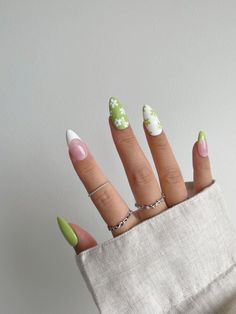 Unghie Sfumate, Colorful Nails, Almond Acrylic Nails, Floral Nails, Chic Nails, French Tip Nails