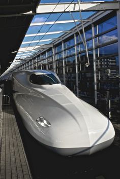 .... Japan Train, Planes Trains Automobiles, Rail Train, High Speed Rail, Rail Transport, Bullet Train, Luxury Train, Lionel Trains, Japan Culture