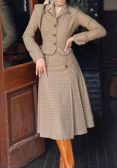 Vintage Travel Dress, Two Piece Women Dress Suit, A Line Skirt With Blazer Outfit, 1930s Fashion Winter, 1930s Womens Suit, 1930s Outfits For Women, Dress Suits For Women Classy, 1930s Fashion Women Casual, Skirt Suits For Women Classy