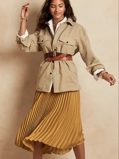 Brown Skirt Outfit, Skirt Outfit Casual, Mustard Skirt, Pleaded Skirt, Business Casual Fall, Midi Skirt Outfit, Business Casual Outfits For Women, Satin Midi Skirt, Long Skirts For Women