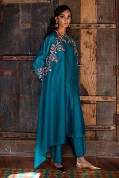 Shop for Shikha Mehta Green Silk Chanderi Tunic And Pyjama Set for Women Online at Aza Fashions A Line Kurti, Indian Fashion Trends, Boutique Dress Designs, Dress Images, Indian Fashion Designers, Thread Embroidery, Embroidered Tunic, Indian Attire, Fashion Attire