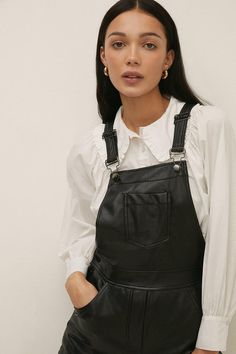 Style: DungareesFabric: Pu Leather Dungarees, Easy Outfit, Wardrobe Classic, Oasis Fashion, Style Tips, Dungarees, Fashion Face, Overall Shorts, Casual T Shirts