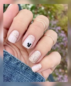 Simple Disney Nails Short, Pixar Nails, Early Fall Nail Colors, Disney Gel Nails, Simple Disney Nails, Minnie Nails, Disney World Nails, Christmas Disneyland, Disney Themed Nails