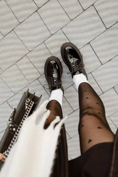 Loafers And Leather Jacket, Black Loafers Aesthetic, Loafer Looks Women, La Fall Fashion, Style With Loafers Women, Black Heels With Socks, Edgy Chic Aesthetic, Platform Penny Loafers Outfit, Edgy Business Casual Outfits For Women