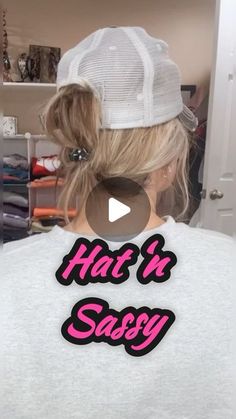 Suzy Turner 🔆 Makeup • Skincare • Hair 🔆 on Instagram: "Feeling Hat‘n Sassy these days for sure! 😂 gotta love some great hat hairstyles for days we want to keep it cute and quick! #hathair #hatstyle #hats #hairstyle #hair #clawclip #hairtutorial #hairtips #cutehair #crocodilerock #seintartist" Hair Through Hat, Rainy Day Hat Hairstyles, Hat And Clip Hairstyle, Claw Clip With Hat Short Hair, Hair In A Hat How To Wear Your, Shoulder Length Hair Baseball Cap, Hat Styles For Short Hair, Hairstyles For Baseball Hats, Hairstyles For Trucker Hats