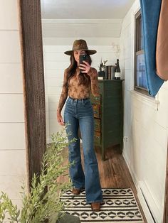 Western Outfits Fall, Western Outfits Women Winter, Punchy Western Outfits, Western Wear Outfits, Looks Country, Nashville Outfits, Western Style Outfits, Rodeo Outfits, Casual Hijab Outfit