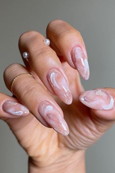 40 Classy Neutral Nail Ideas to Bring Your A-Game to the 'Gram! White Almond Nails, Short Almond Nails, Milky Nails, Nails Today, Almond Nails Designs, Winter Nail Designs, Minimalist Nails