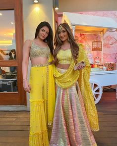 Latest Haldi Outfit For Bride Sister, Haldi Looks For Bridesmaid, Trendy Haldi Outfits For Bridesmaid, Sisters Wedding Outfit, Indowestern Outfits For Haldi Function, Indowestern Haldi Outfits For Sister, Sangeet Outfit Sisters Indian, Sister Sister Fashion, Sagai Outfit