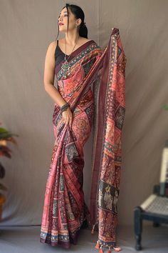 Look elegant when wearing this coral pink cotton silk kalamkari saree which surely deserves a special place in your wardrobe.This round neck and sleeveless blouse is plain.It is accompanied by a matching cotton silk kalamkari saree in coral pink color designed with printed work.This blouse can be customized up to the maximum size available in inches 44 around the bust. Slight color variation may occur due to photographic reasons.Free Services: Fall and Edging Kalamkari Print, Kalamkari Designs, Party Wear Sarees Online, Fancy Saree, Kalamkari Saree, Traditional Indian Outfits, Wedding Sarees, Bandhani Saree, Casual Saree