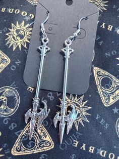 These sword earrings are not as dangerous as they look. Whether you're into D&D or spooky vibes these are the earrings for you. Hardware can be changed out to hypoallergenic (stainless steel) for a fee. Send me a message to initiate. Silver Metal Earrings For Cosplay, Silver Pierced Earrings For Cosplay, Silver Earrings For Cosplay, Portsmouth Va, Spooky Vibes, Portsmouth, Fashion Earrings, Halloween Shopping, Jewelry Earrings Dangle