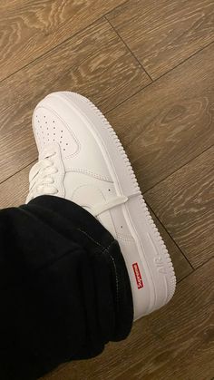 Supreme Aesthetic, White Shoes Outfit, Pretty Sneakers, African Shirts For Men, Trendy Shoes Sneakers, Pretty Shoes Sneakers, Off White Shoes, Shoe Wishlist