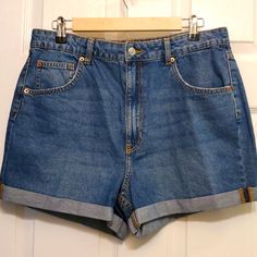 Nwt H &M Mom Shorts Size 12 Measurements Waist 17 In Rise 12 In Inseam 3 In Summers Coming Ladies. Get In On This Great Deal. High Waist Bottoms With Built-in Shorts By H&m, H&m High Waist Bottoms With Built-in Shorts, H&m High-waist Bottoms With Built-in Shorts, Blue Shorts By H&m, Blue Short Length Bottoms By H&m, Blue H&m Shorts, Blue Short Length H&m Bottoms, Trendy Blue H&m Shorts, H&m Medium Wash Bottoms With Pockets