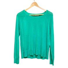 Zara Women's Cropped Crewneck Pullover Sweater Green - Size M. Pre-Owned. Never Worn Materials: 50% Viscose 50% Acrylic Measurements: Chest Armpit To Armpit Appx. 20" Green Stretch Long Sleeve Knit Top, Green Zara Winter Tops, Zara Green Winter Tops, Zara Green Tops For Winter, Zara Long Sleeve Fine Knit Sweater, Casual Green Sweater With Fine Knit, Casual Green Fine Knit Sweater, Green Fine Knit Top For Layering, Zara Crew Neck Fine Knit Tops