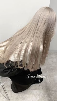 やだによお/世界一寄り添う美容師/渋谷&大阪’s Instagram profile post: “Snow beige ・ ・ 誰に任せるかで色が全然違ってきますので、指名してくださった方責任を持って綺麗にさせていただきます🙇‍♂️ ・ ・ ケアブリーチを施し、出来る限りダメージレスでハイトーンを楽しみましょう☺️ ・…” Bone Hair Color, Ashy Platinum Blonde Hair, Winter Hair Colours, Snow Hair, Beige Hair Color, Cold Blonde, Hair Color Pictures, Beige Hair, Beige Blonde