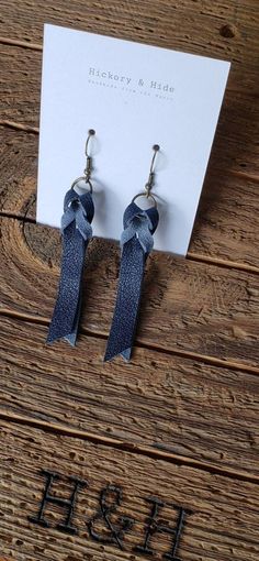 Diy Earrings Easy, Leather Jewels, Leather Jewellery, Denim Jewelry, Leather Projects, Brass Earrings