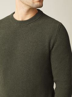 Dark Green Chunky Knit Cashmere Crew Neck | Luca Faloni Modern Winter Sweater With Ribbed Neckline, Classic Knit Sweater With Ribbing, Fall Crew Neck Sweater With Ribbing, Crew Neck Sweater With Ribbing For Fall, Ribbed Crew Neck Cashmere Sweater, Apres Ski Wear, Chunky Jumper, Guys Clothing Styles, Cashmere Yarn