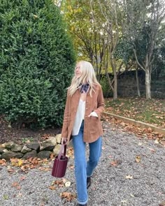 Blue Jeans Outfit, Fall Blue, Parisienne Style, Style Guru, Stylish Fall Outfits, Transition Outfits, January 25, Next Clothes, Jeans Outfit