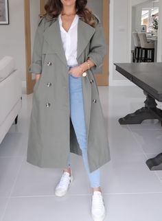 Trench Outfit, Casual Sporty Outfits, Classy Street Style, Green Trench Coat, Best Winter Outfits, Classy Winter Outfits, Everyday Casual Outfits