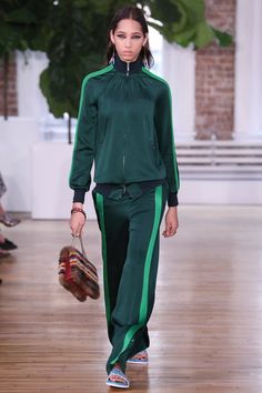 Valentino, Look #17 Yasmin Wijnaldum, Fashion 90s, Trend Report, Fashion 2018, Look Fashion