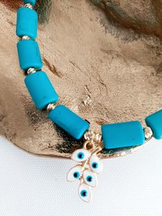 Turquoise stone has been known as a protective and healing stone since ancient times. With its strong and balanced energy, this necklace will bring positive energy and peace into your daily life. Its unique design will add a touch of elegance to your style, whether for everyday use or special occasions. With the calming and protective properties of turquoise stone, this necklace is an ideal choice for those looking to explore the healing power of natural stones. This special necklace, with its unique design and energy, will become an indispensable part of your jewelry collection. Valued for both its aesthetic and spiritual qualities, this necklace can be a meaningful gift for yourself or your loved ones. For those who love the beauty and energy of natural stones, this necklace will be a fa Turquoise Eyes, Special Necklace, Necklace Turquoise, Healing Power, Healing Stone, Ancient Times, Turquoise Stone, Healing Stones, Meaningful Gifts