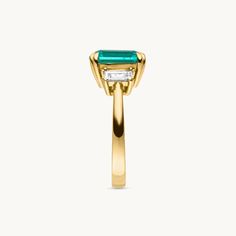 Our Eden Ring symbolizes the green paradise, a place of never-ending bliss and the radiance of positive energy. A 3ct. sparkles in the heart of Eden. lab grown emerald in the eponymous emerald-cut, its presence accentuated by flanking lab-grown baguette-cut diamonds. Framed in 14k recycled gold and carried by a stylishly high-quality double claw setting, EDEN is the central element of our VEYNOU collection.


Metal: 14k recycled yellow gold (white or rose gold also possible on request)
Frame: Do Baguette Cut Diamond, Recycled Gold, Emerald Cut, Prong Setting, Or Rose, Lab Grown, Lab Grown Diamonds, Labor, Diamond Cuts