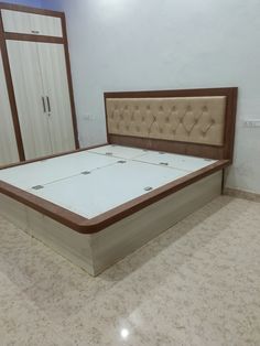 a bedroom with a bed and two closets in it's center area on the floor