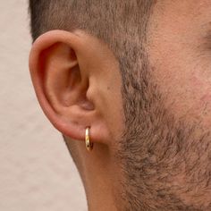 Men Earring Hoop, Gold Earrings For Men Style, Small Hoop Earring Men, Mens Earing Gold, Men Jewelry Earrings, Men’s Hoops Earring, Men Gold Earring, Earing For Mens, Earrings For Men Style