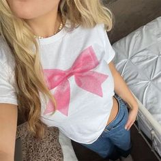 Pink Bow Graphic White Tee Be effortlessly cute in our Pink Bow Graphic White Tee. Featuring a kawaii pink bow graphic, this tee adds the perfect touch of femininity to your wardrobe. Made with soft fabric for all-day comfort. Size: S: Bust: 76cm/ 29.9?in, Length: 42cm/?16.5 in M: Bust: 80cm/?31.5 in, Length: 43cm/?16.9 in L: Bust: 84cm/ 33.1 in, Length: 44cm/?17.3 inMaterial:?Cotton Girly Shirt Designs, Bow Tee Shirt, Bow T-shirt, Bow Shirt Outfit, Bow Graphic, 2000s Tops, T Shirts Cute, Geometric Clothing, Harajuku Punk