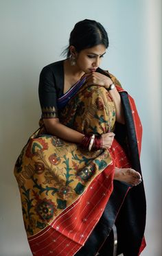 Handpainted Kalamkari Saree by Ayush Kejriwal Sarees With Shawls, Bougainvillea Backdrop, Actors Portraits, Shawl Embroidery, Exclusive Saree Blouse Designs, Unique Sarees, Ayush Kejriwal, Sleeveless Blouse Designs, Brocade Lehenga