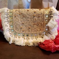 Beautiful Clutch Natural Color With Small Details Of Seashells Embellished Rectangular Shoulder Bag For Beach, Bohemian Embellished Bags For Vacation, Bohemian Beige Shoulder Bag For Party, Bohemian Embellished Bag For Vacation, Gold Bohemian Shoulder Bag For Vacation, Bohemian Gold Shoulder Bag For Vacation, Bohemian Woven Party Bag, Rectangular Embellished Beach Shoulder Bag, Beach Rectangular Embellished Shoulder Bag