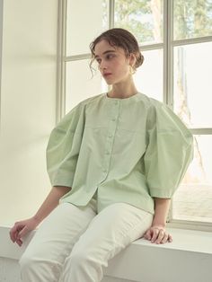 Composition : Cotton 65 Nylon 35Color : ivory, beige, GREEN, blue, navyCountry of Origin : KOREA Elegant Oversized Cotton Top, Modern Oversized Button-up Blouse, Elegant Long Sleeve Poplin Top, Korean Shirts, Elegant Button-up Poplin Blouse, Blouse Outfit Casual, Blouse Nylon, Beige Blouse, Casual Shirt Women