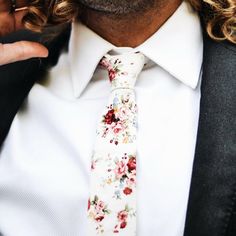 DAZI - White Floral - Cotton Skinny Tie Father Of The Bride Outfit, Tie Ideas, Tie Crafts, Ties Mens Fashion, Outfits Hombre, Tie Styles, Wedding Ties, Wedding Suits Men, Father Of The Bride