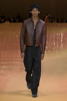 Zegna Spring 2025 Men’s Ready-to-Wear Runway, Fashion Show & Collection Review [PHOTOS] Runway Mens Fashion, Utilitarian Fashion Mens, 2025 Street Style, Cropped Jacket Men, Men Outfit Spring, Brown And Grey Outfit, Ss25 Menswear, Workwear Fashion Men, Spring Mens Fashion