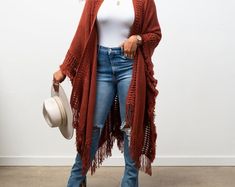 Aspen Textured Knit Beanie With Pom - Etsy Western Chic Fashion, Cozy Bohemian, Nashville Outfits, Boho Chic Outfits, Country Outfits, Long Sleeve Cardigan, Curator Style