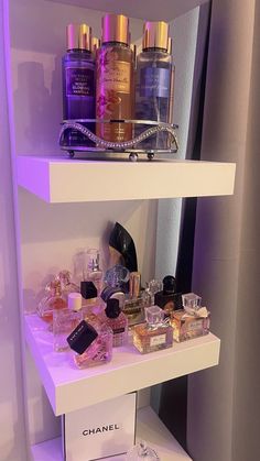 Baddie Room Ideas, Perfume Victoria Secret, Profumo Victoria Secret, Baddie Room, Koleksi Parfum, Room Organization Bedroom, Bed Decoration, Luxury Room Bedroom, Perfume Organization