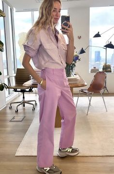 Lavender Color Outfit, Lavender Trousers For Spring, Lavender Jeans Outfit, Lavender Pants Outfit, Spring Purple Trousers, Summer Purple Trousers, Lavendar Pants, Lilac Trousers, Lavender Pants