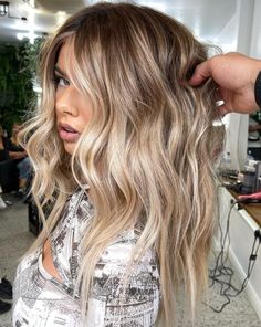 Strawberry Blonde Balayage with Warm Brown Roots Blonde With Root Smudge, Root Smudge Blonde, Balayage Hair Ideas, Winter Blonde Hair, Blonde Balayage Hair, Baylage Hair, Platinum Blonde Balayage, Balayage Hair Color Ideas