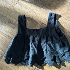 Nwt Size Small Black Cropped Tops For Spring, Zara Black Tops For Vacation, Zara Black Tops For Day Out, Black Crop Top For Day Out In Spring, Black Spring Crop Top, Black Crop Top For Spring Vacation, Chic Black Cotton Crop Top, Black Crop Top For Vacation In Spring, Zara Cotton Crop Top For Day Out