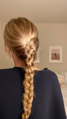 Long Hairstyles Back To School, French Braids With Hair Down, Fall Hair Braids, Fall Aesthetic Hair, French Braids Outfit, One French Braid Hairstyles, Fall 24 Hair Trends, French Braid Outfit, Hair Inspo School