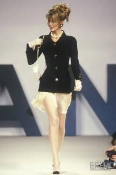 1990 Style, 90s Runway Fashion, Chanel Runway, Mode Chanel, Fly Outfit, Runway Fashion Couture, Runway Outfits, 90s Runway, Fashion Reference