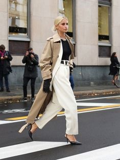 Milan Outfits, Mode Ab 50, Italian Fashion Street, Street Style Fall Winter, Style Parisienne, Milan Fashion Week Street Style, Top Street Style, Trench Coat Outfit, Milan Street Style