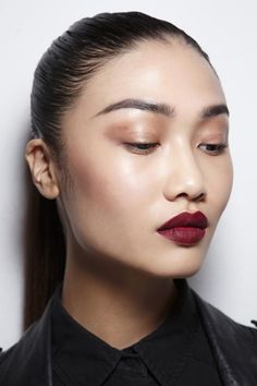 red lips Batons Matte, Cool Winter, Red Lipstick, Her Eyes, Makati, How To Apply Makeup, Wearing Red, Lipstick Colors, Too Faced