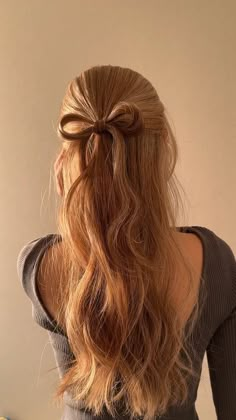 Modern braided ponytail hairstyle ideas | Trendy hairstyle ideas Cute Hairstyles With Ribbon Bow, Hairstyles With One Ribbon, Bow Hair Ponytail, How To Do Ribbon Hairstyle, Hair Into Bow Tutorial, Bow With Hair Hairstyles, How To Make Your Hair Into A Bow, How To Make Bow With Hair, How To Make A Bow Hairstyle