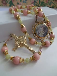 Pretty Rosary, Catholic Core, Recuerdos Primera Comunion Ideas, Christian Photography, Rosary Prayer, Catholic Images, Jewelry Accessories Ideas, Hail Mary