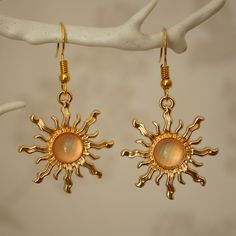 Make a statement with these pretty light pink sun drop earrings for women. These cool quirky gold plated and acrylic sun earrings are a great way to add a nice touch to your outfit. The charm on these sun dangle earrings measures at 3cm x 2.7cm and is attached to a gold plated hook. Please feel free to get in touch with us at Funky Earrings UK if you have any questions. We also have a wide range of other cute and unusual earrings in our shop. Unusual Gold Dangling Earrings, Drop Sun Earrings, Sun Earrings Aesthetic, Whimsical Gold Earrings, Unique Summer Earrings, Gold Earrings Aesthetic, Sunshine Earrings, Gold Sun Earrings, Sun Accessories