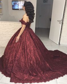 Item Description : Amazing Tulle Ball-gown Dress With V-neck,Bow Back Design ,Which makes your look like a princess on your big day! color available in:white/ivory/Pearl-Pink Dresses Process Time: 15 to 18 days Dress Style:8851 Customized :Yes Shipment Method: DHL,Fedex,Aramex Delivery Time: 3 to 7 Work Days Prom Lace Ball Gown With Detachable Train, Prom Ball Gown With Detachable Train And Lace Material, Lace Ball Gown With Detachable Train For Prom, Lace Ball Gowns For Banquets, Lace Ball Gown With Sweep Train For Banquet, Princess Wedding Ball Gown With Sweep Train, Quinceanera Dress With Sweep Train For Debutante Ball, Quinceanera Ball Gown With Sweep Train For Debutante Ball, Elegant Satin Gown For Quinceanera